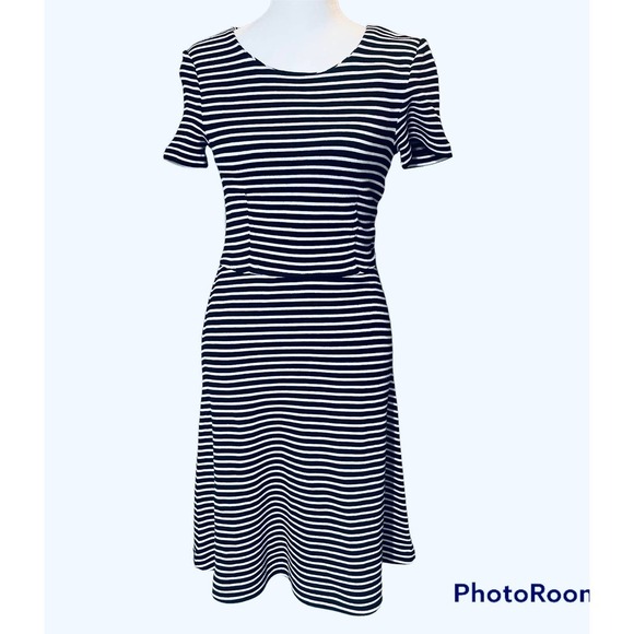 Madewell Dresses & Skirts - Madewell Black and White Stripe Fit/Flare Sweater Dress -XS